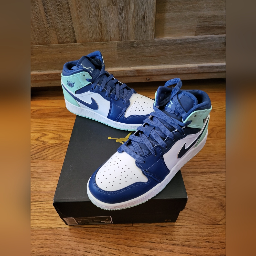 Jordan 1 Mid - Mint Foam Mystic Navy (Size 5Y/W6.5)